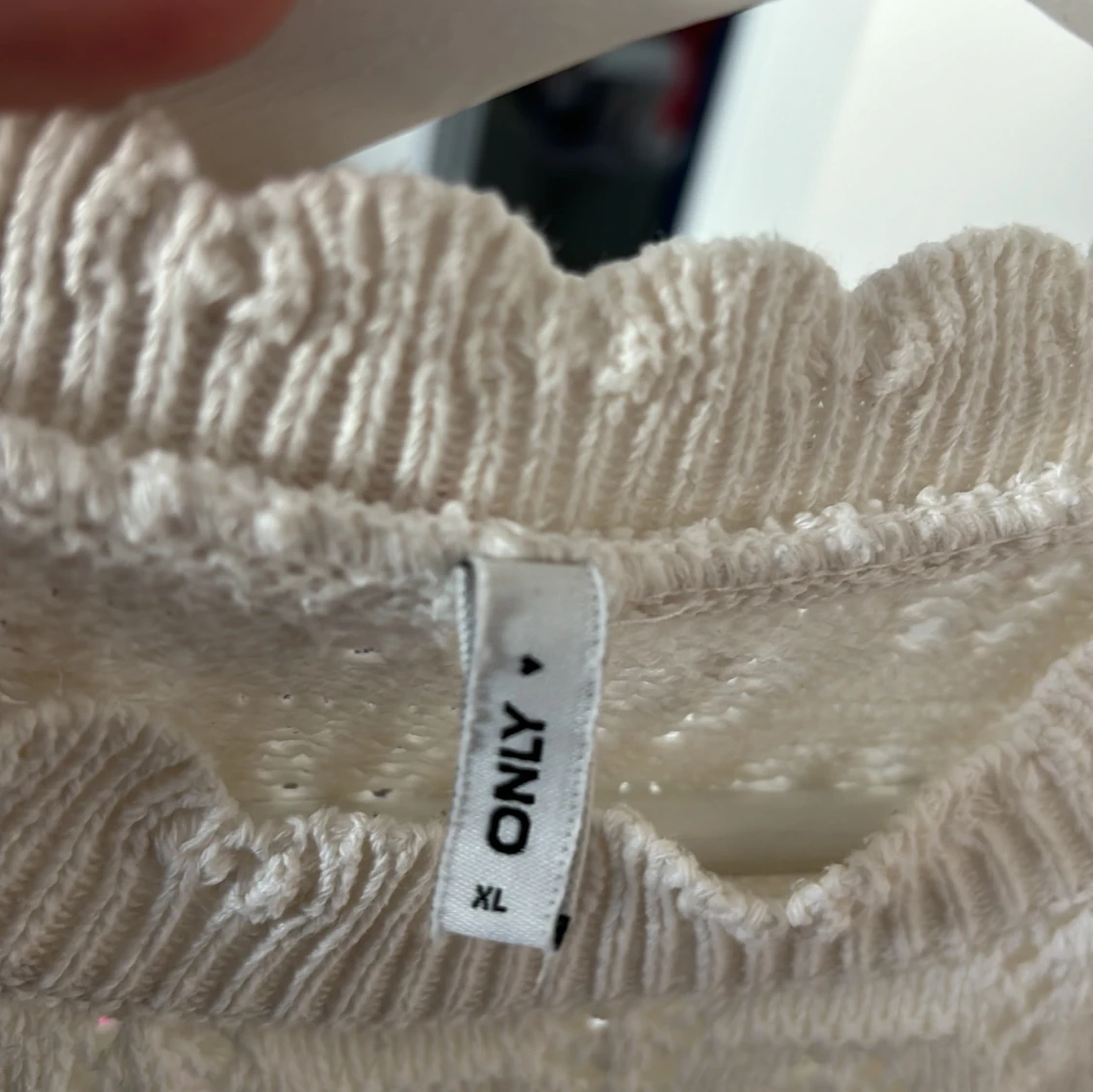 Vit stickad topp med volang från ONLY - 2