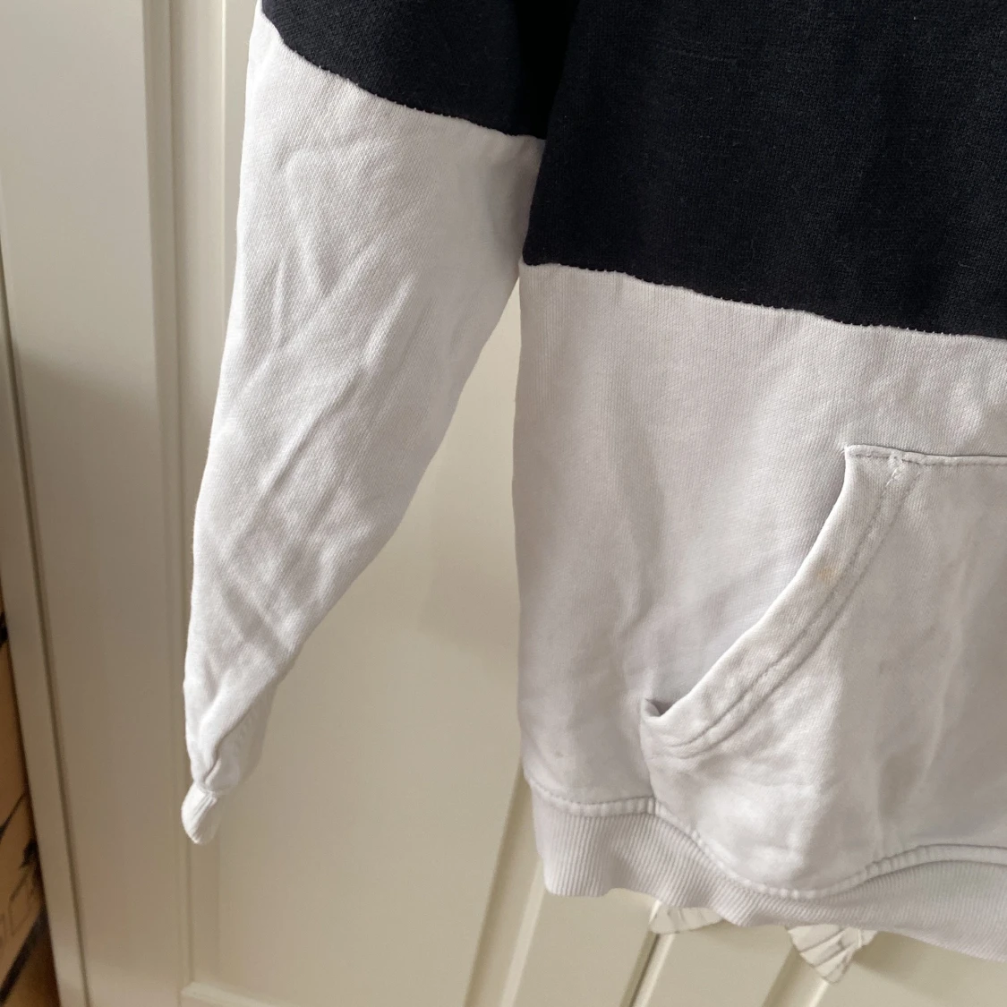 Vit och svart hoodie med bred rand barn 122/128 - 3