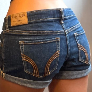 Hollister Jeansshorts  - Midjemått (rakt över): 42cm, läs bio innan frågor 💖