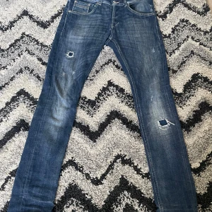 Blå Dondup Jeans (Ritchie Modell) - Säljer nu mina blåa jeans från Dondup då dom är för små. De är i bra skick, hör av er om ni har några frågor.
