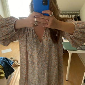 Blommig klänning - Jätte söt blommig klänning ifrån hm!❣️
