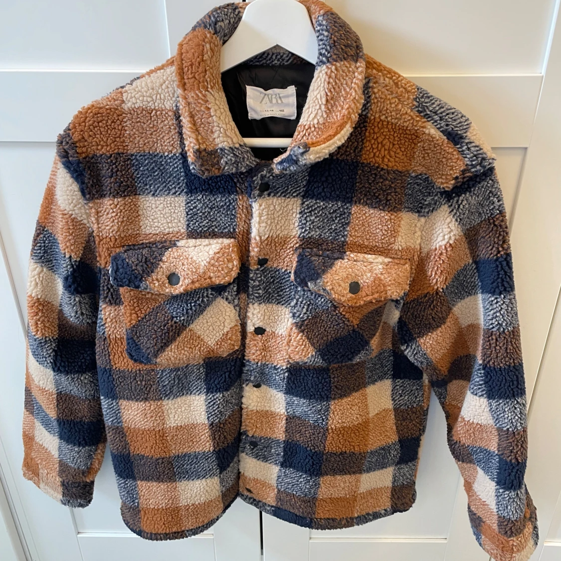 Rutig teddyjacka från Zara