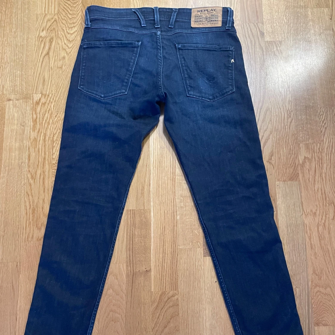 Mörkblå jeans från Replay - 2