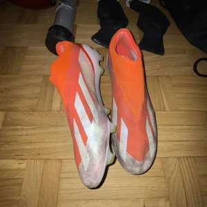  Adidas crazyfast fotbollsskor laceless - Säljer ett par addidas crazyfast eftersom att de inte passar längre kan gå ner i pris vid snabbaffär