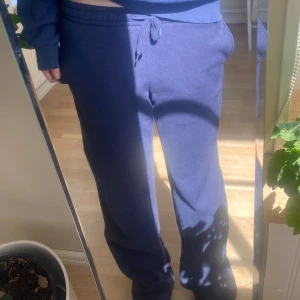 Marinblå mjukisbyxor  - Super mysiga mjukisbyxor från Gina💙