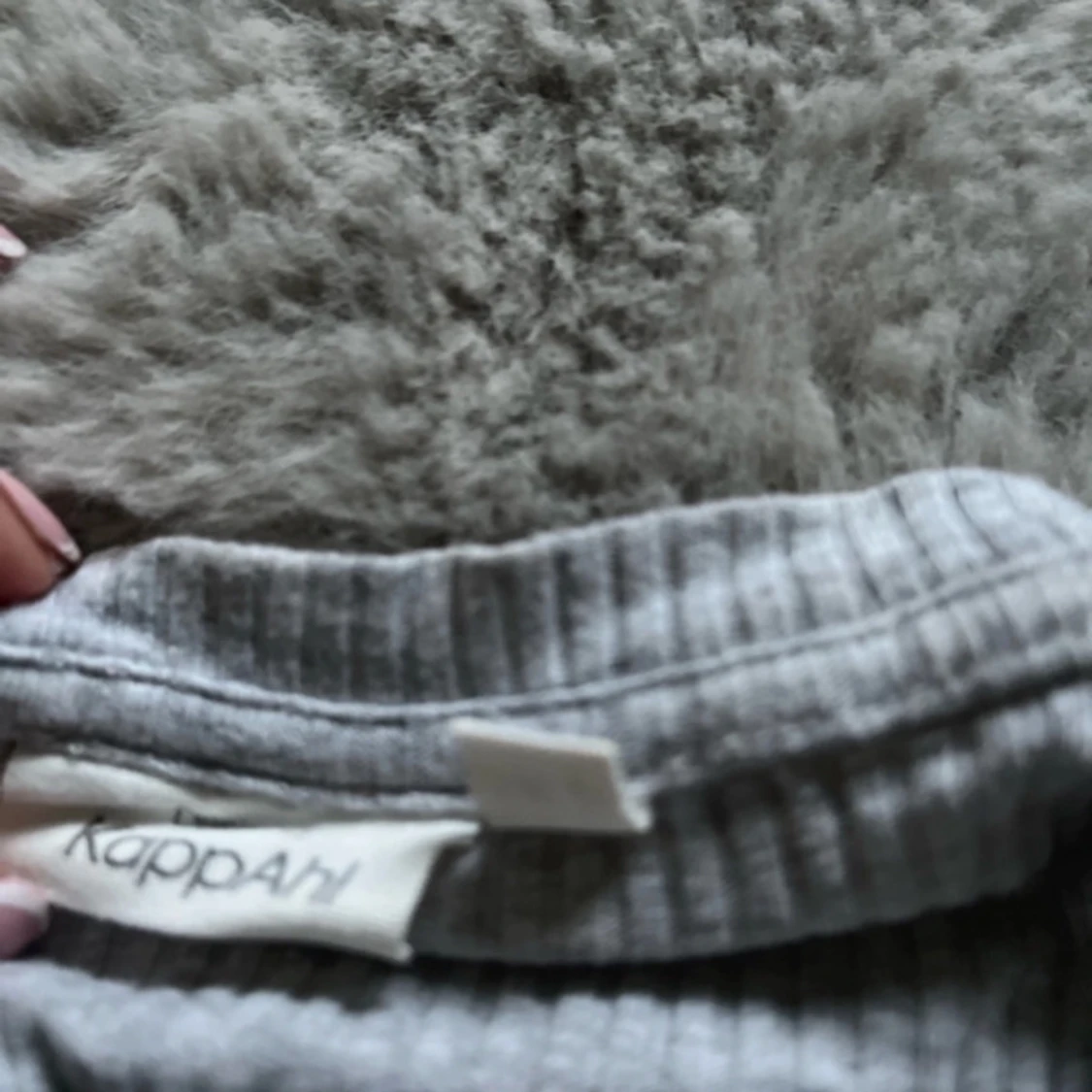 Grå ribbad långärmad tröja  - 1