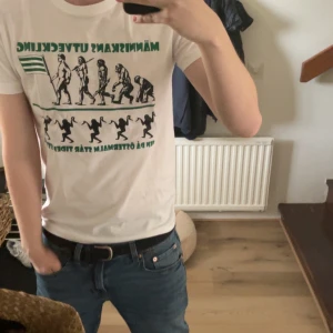Hammarby T-shirt  - säljer nu denna feta Hammarby tshiren då den tyvärr är för liten. Den är helt ny endast testat. För er som hatar gården lika mycket som jag💚😜