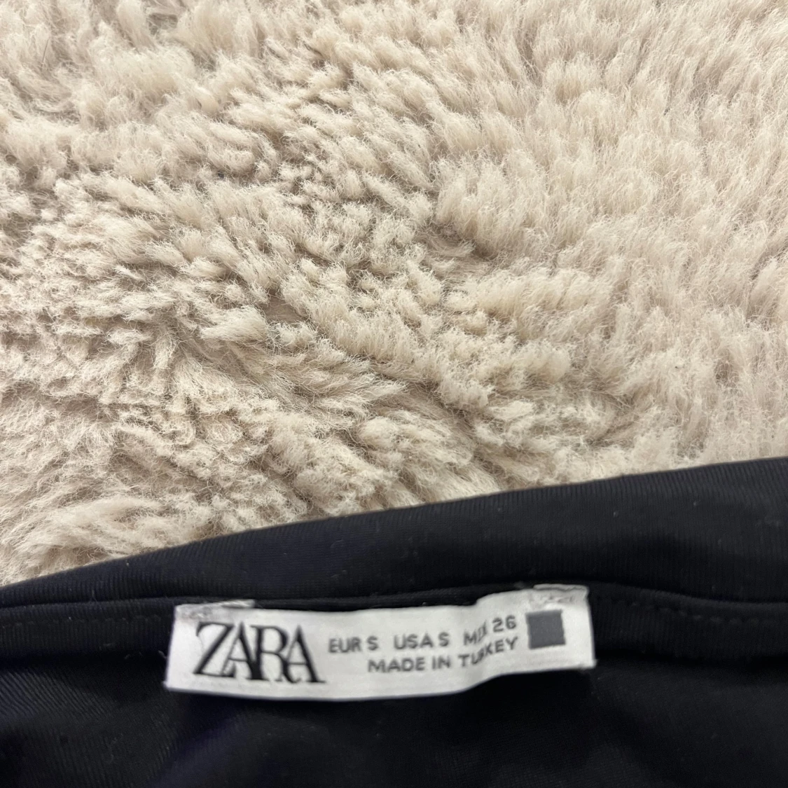 Svart ärmlös topp från ZARA - 2