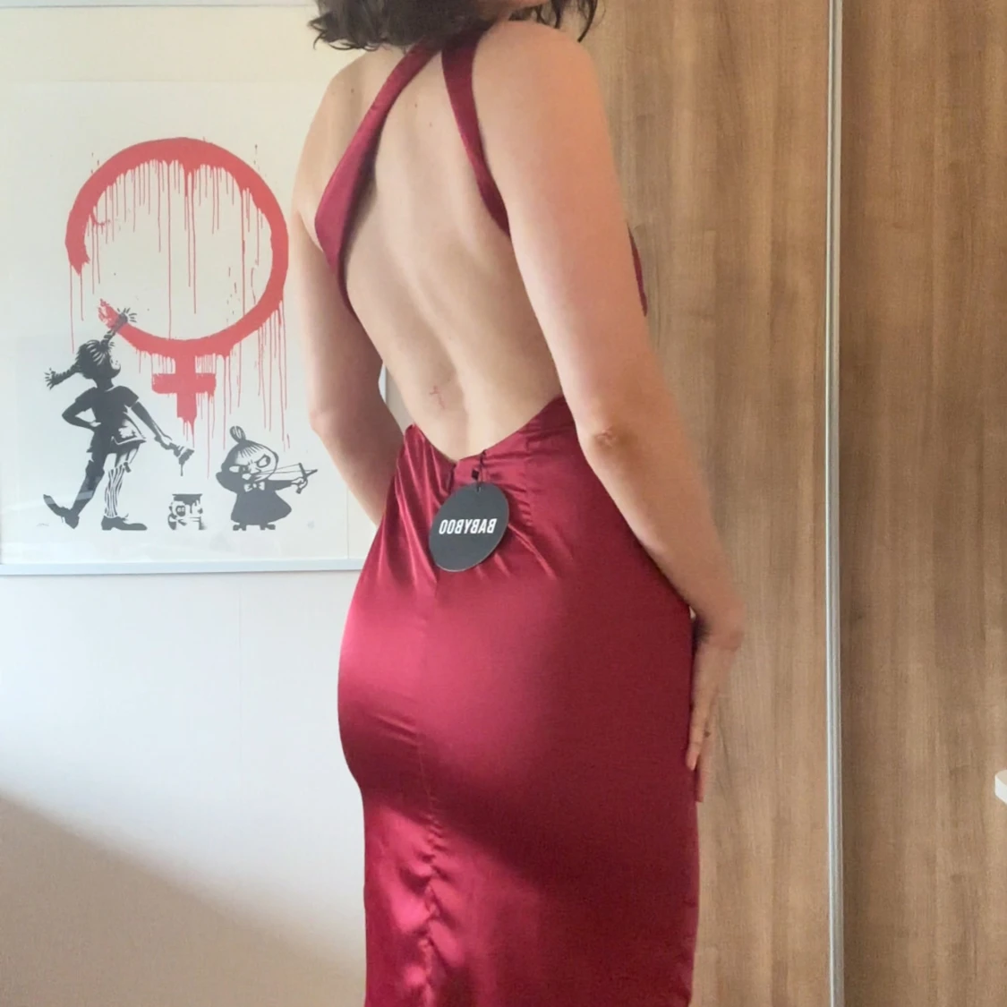 Vinröd one shoulder långklänning från Babyboo - 2