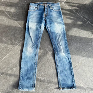 Nudie Grim Tim  - Tja säljer nu dessa snygga Nudie Grim timi bra skick! Då det tyvärr inte passar längre. Storlek - 30-32. 
