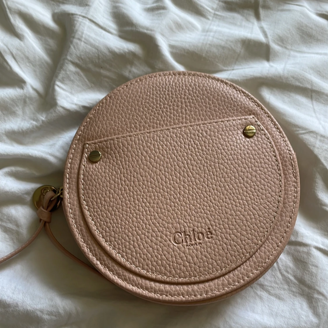 Rund beige handväska från Chloé