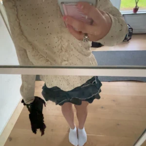 Beige volang blus - Bra skick och skönt material, strl S. Oanvänd