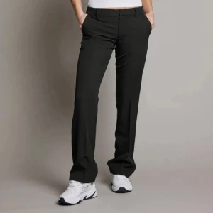 Kostymbyxa eller byte till storlek 42 - Säljer även dessa super fina och sköna kostym byxor från bikbok i modellen Vera. Men kan även byta till storlek 42