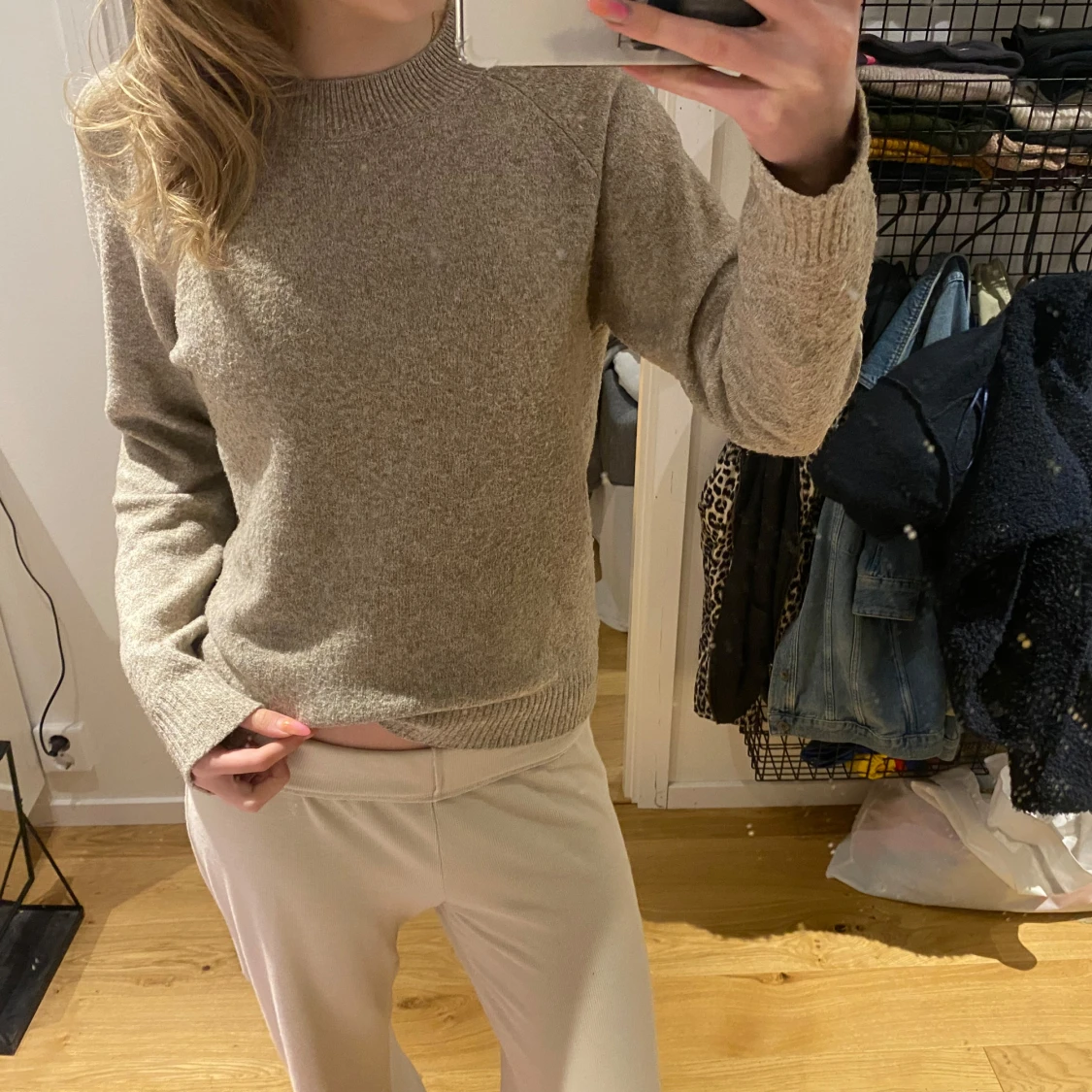 Beige stickad tröja - 1