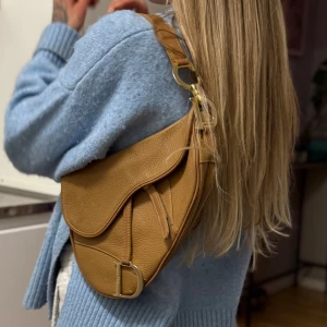 Brun axelväska  - Fin väska 