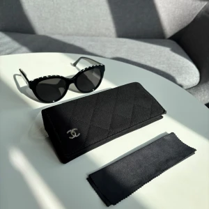 Solglasögon  - Supereleganta i butterfly form, skriv gärna innan du köper. Kartong medföljer 😊 finns uppe på andra sidor 😊