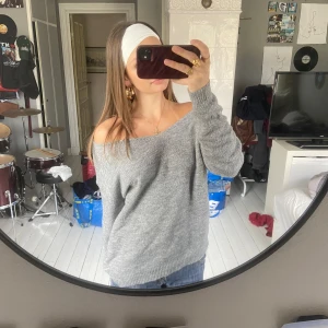 Stickad grå tröja  - Stickad grå tröja 