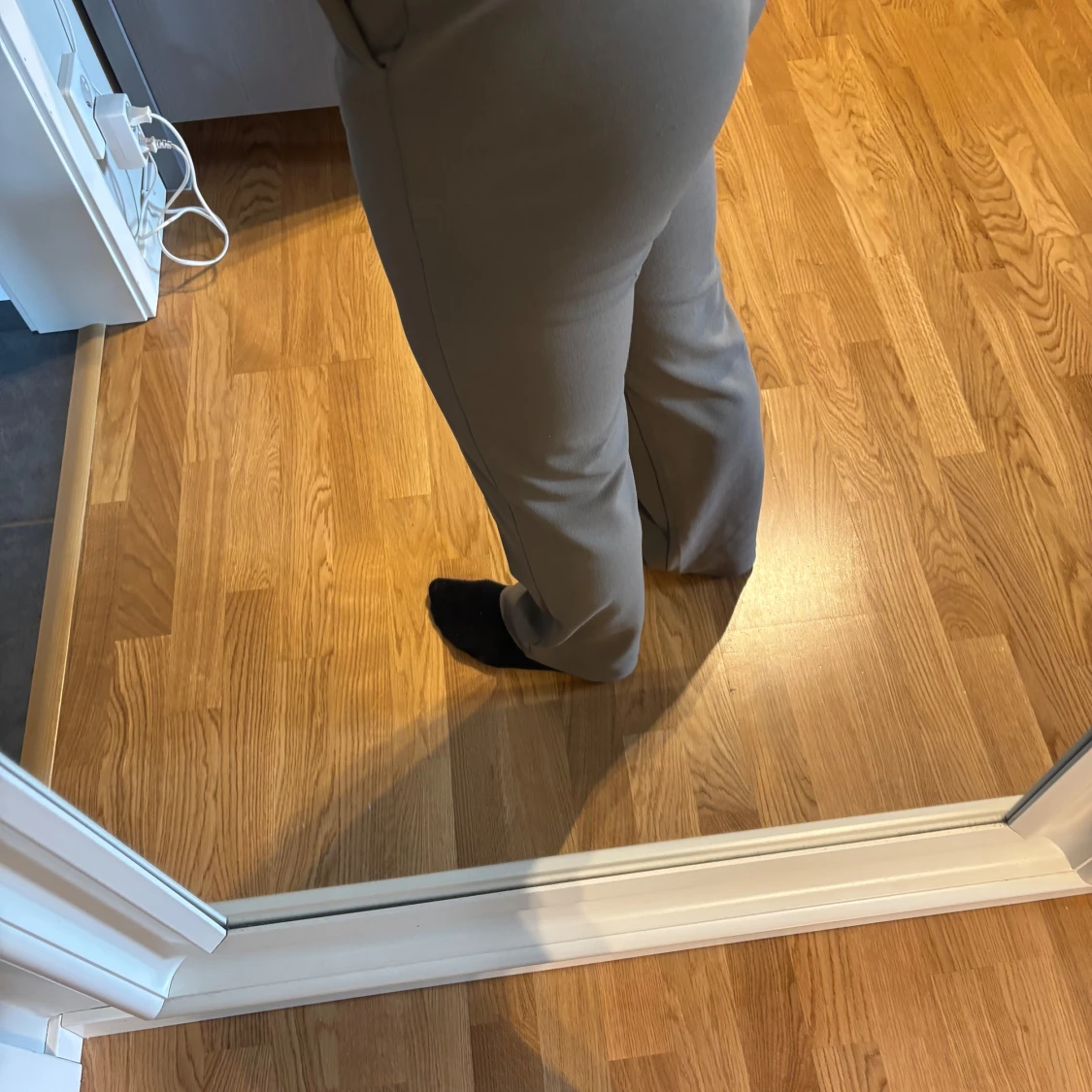 Beiga kostymbyxor med normal passform