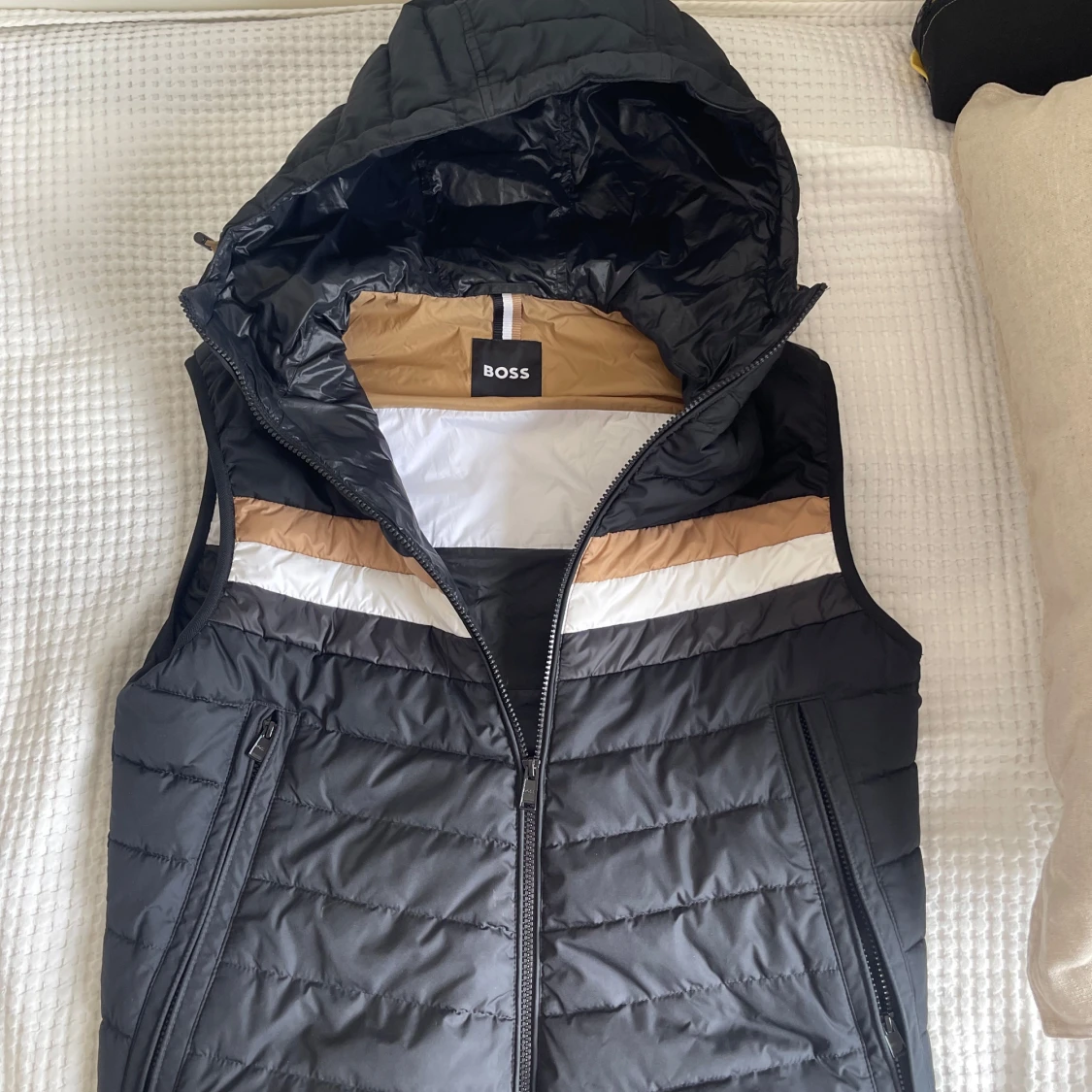 Boss väst med luva