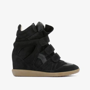 SÖKER isabel marant skor - Jag söker äkta Isabel marant skor i svart storlek 39 🥰 Jag betalar för 1700 eller mindre