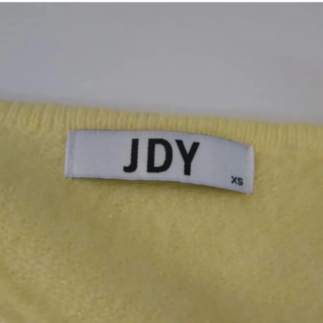 Ljusgul stickad tröja från JDY - 1