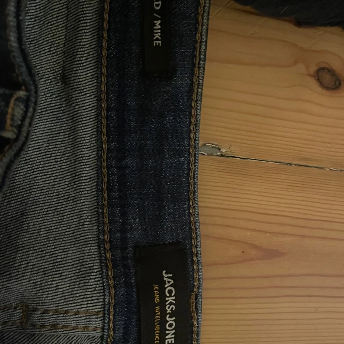 Mörkblå jeans från Jack & Jones 31/32 - 2