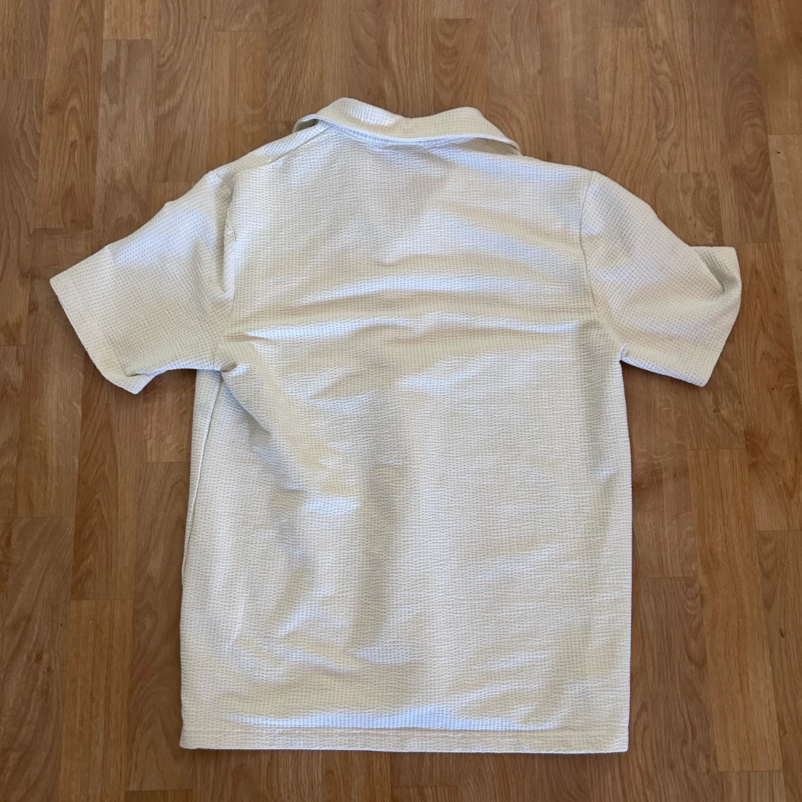 Vit pikétröja från H&M i bomull - 1