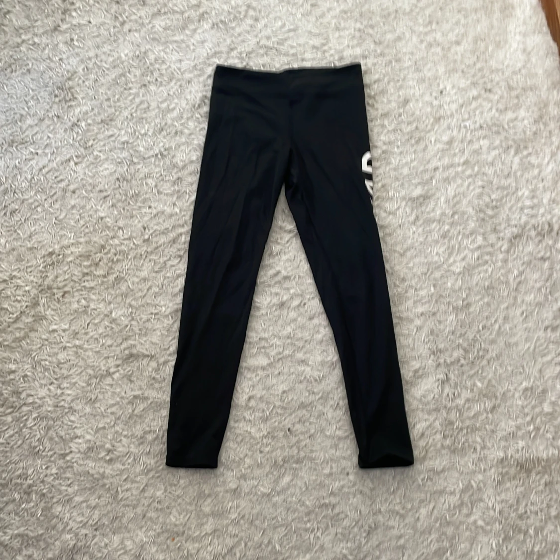 Svarta leggings med tryck ACTIVE SQUAD