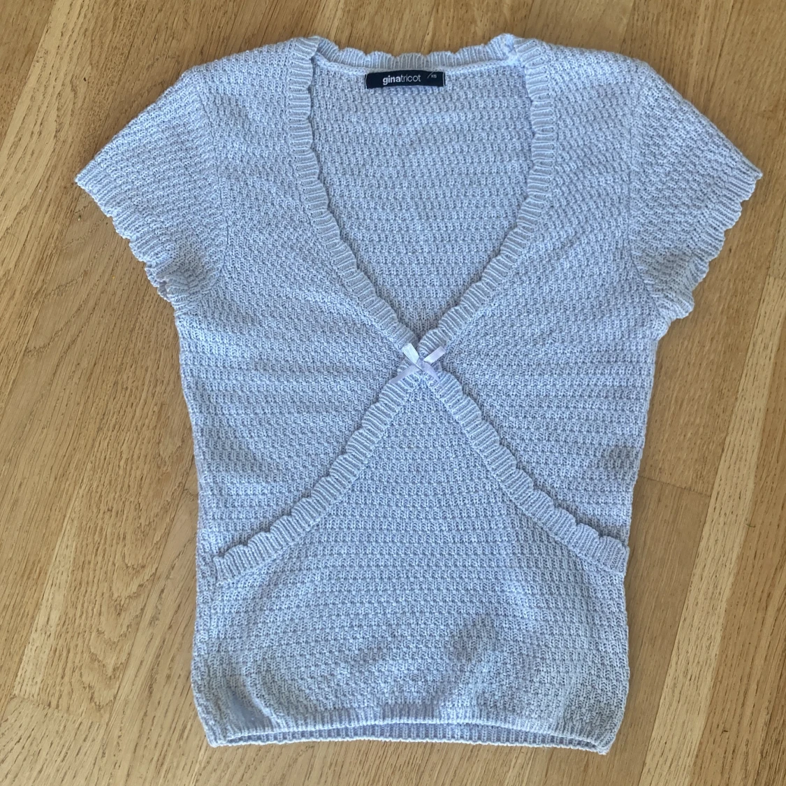 Ljusblå stickad topp Gina Tricot