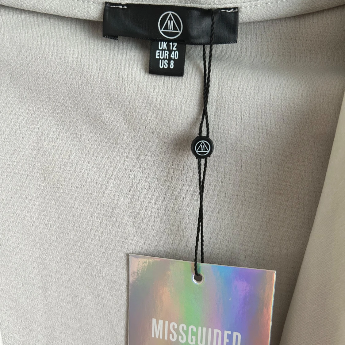 Beige omlott kavaj från Missguided - 3
