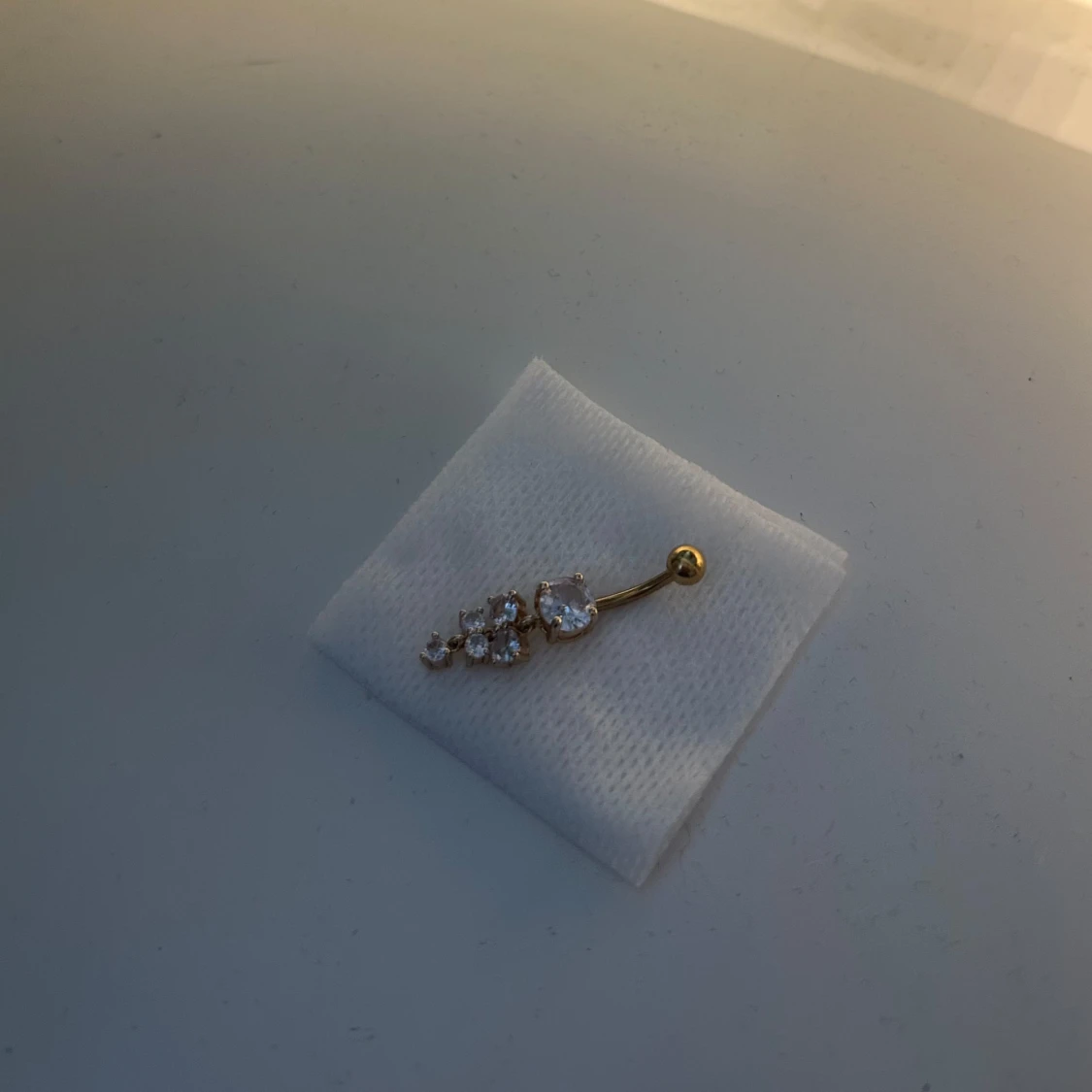 Guld navelpiercing  - 2