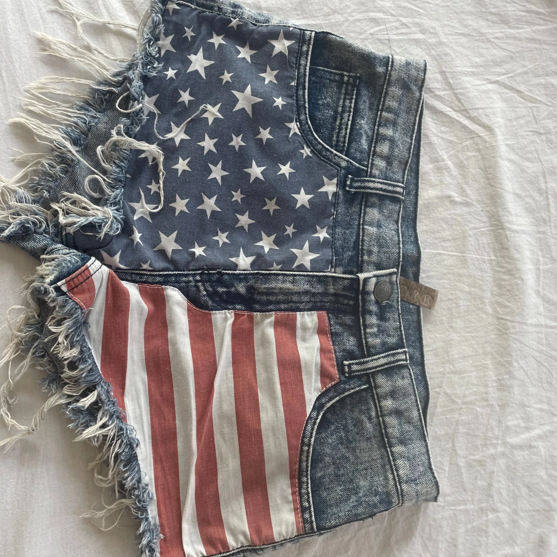 Jeansshorts med USA-flagga och fransar - 1