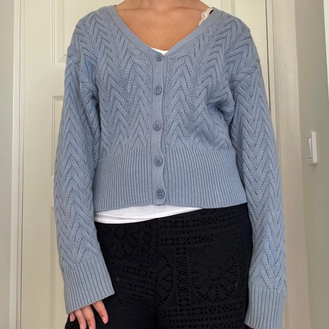 Ljusblå stickad kofta från NA-KD