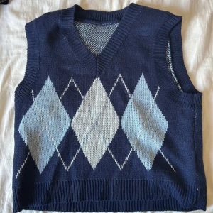 Blå sweater väst / vest  - Säljer för den används ej längre lite kort för mig men passar s/m