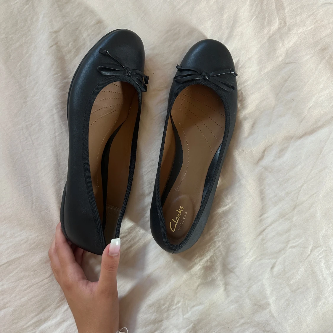 Svarta ballerinaskor från Clarks - 1