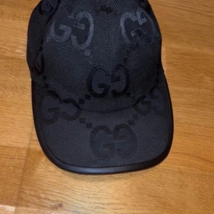Gucci keps jumbo - Säljer min Gucci keps för den inte kommer till användning .perfekt till sommaren