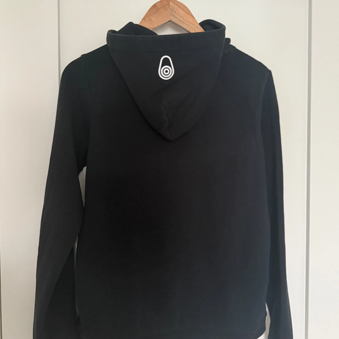 Svart Sail Racing hoodie  - 1