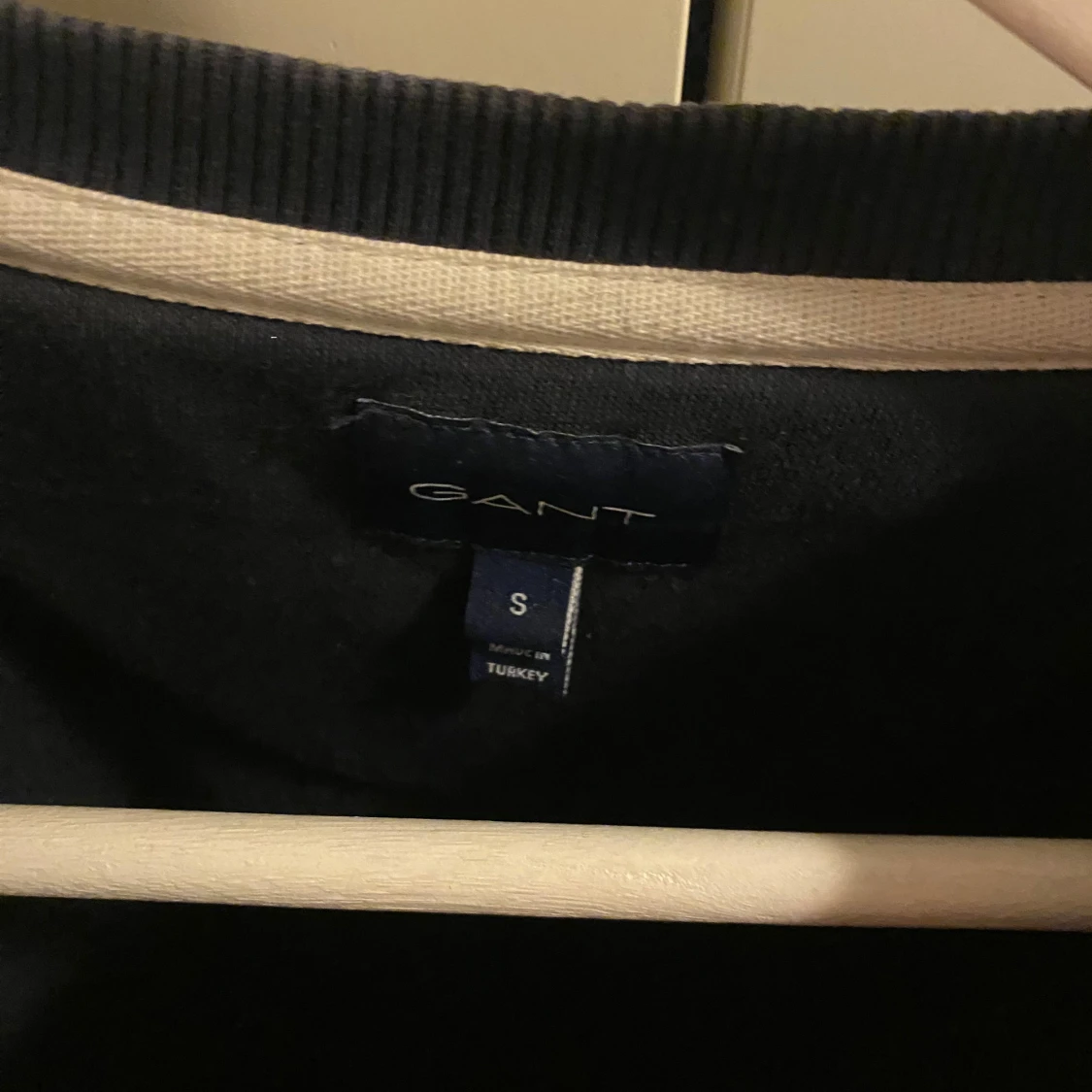 Mörkblå sweatshirt från GANT - 1