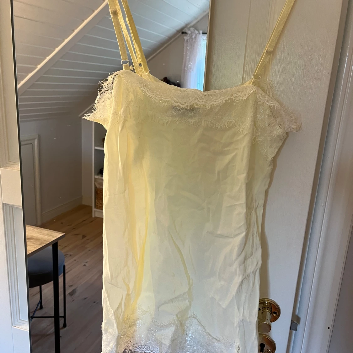 Ljusgul spetslinnetopp  - 3