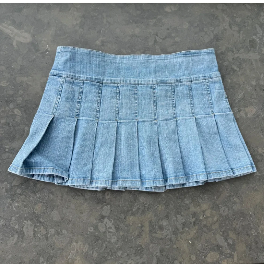 Ljusblå plisserad jeanskjol - 1