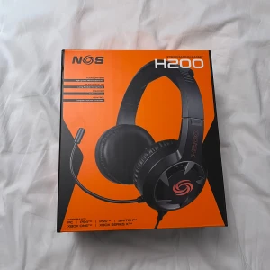 Gaming hörlurar  - Hej jag säljer helt nya gaming headphones oöppnade.