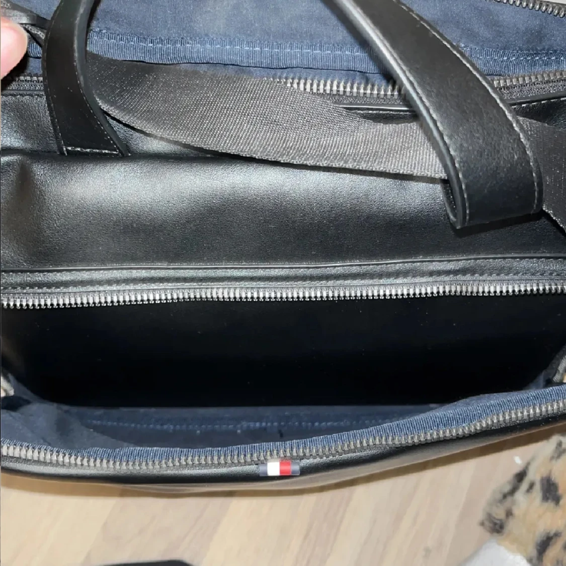 Svart datorväska Tommy Hilfiger - 1