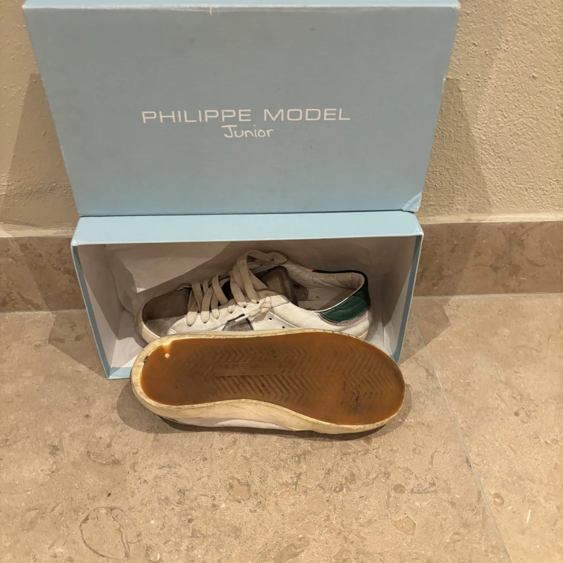 Philippe Model Junior vita sneakers MED LÅDA - 1