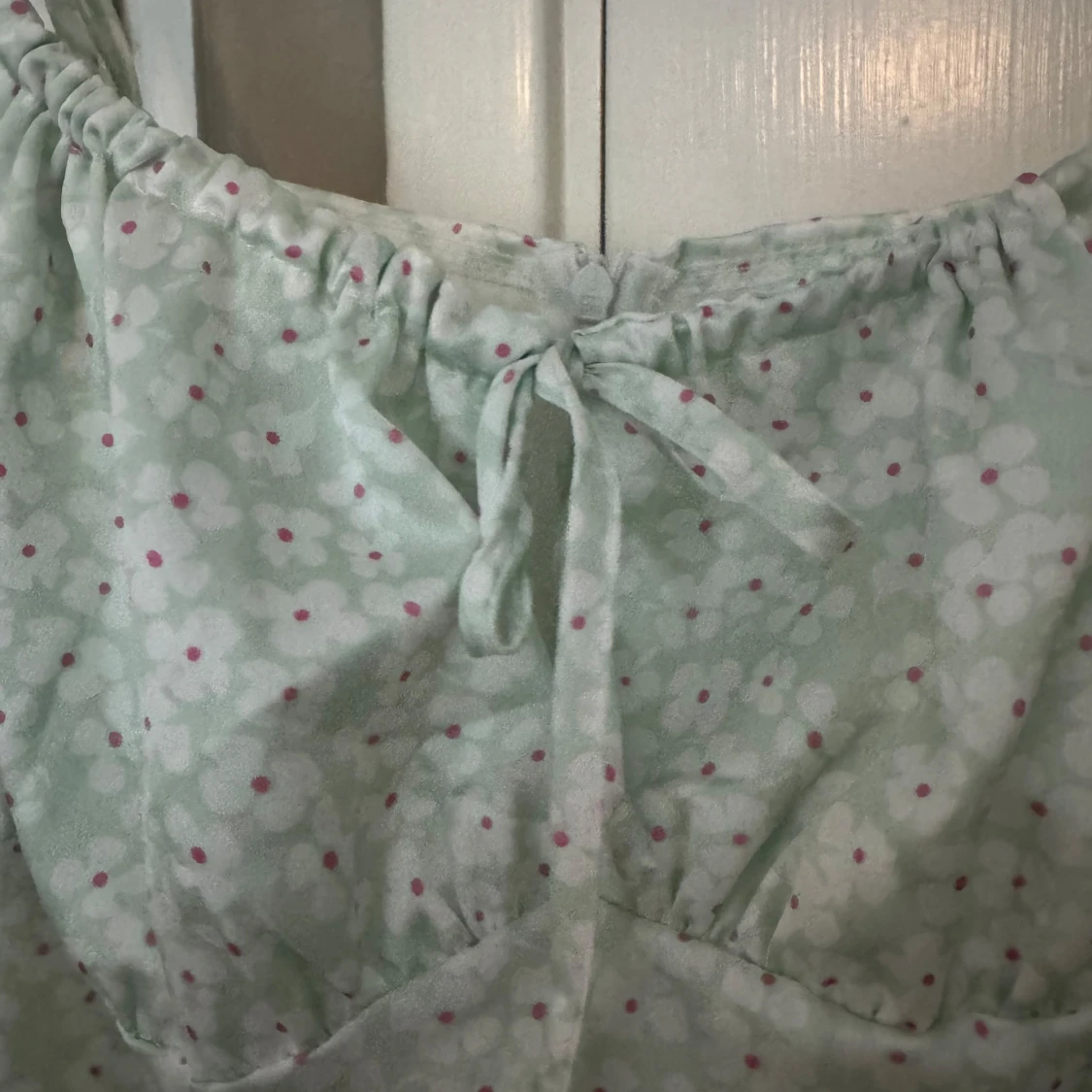 Ljusblommig långklänning med knyt - milkmaid modell - 3