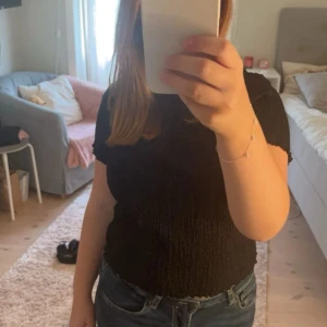 Blå jeans - Blåa bootcut jeans från Zara i storlek 34/xs. Dem är uppsydda så passar de runt 155 cm.