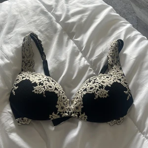 Svart intimissimi bh - Svart intimissimibh i superfint skick🖤