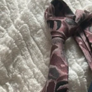 Mönstrat slips  - Slips  brun 