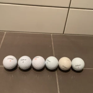 6 stycken golf bollar från titleist -  sex golfbollar av märket Titleist. Kostar 45 kronor styck
