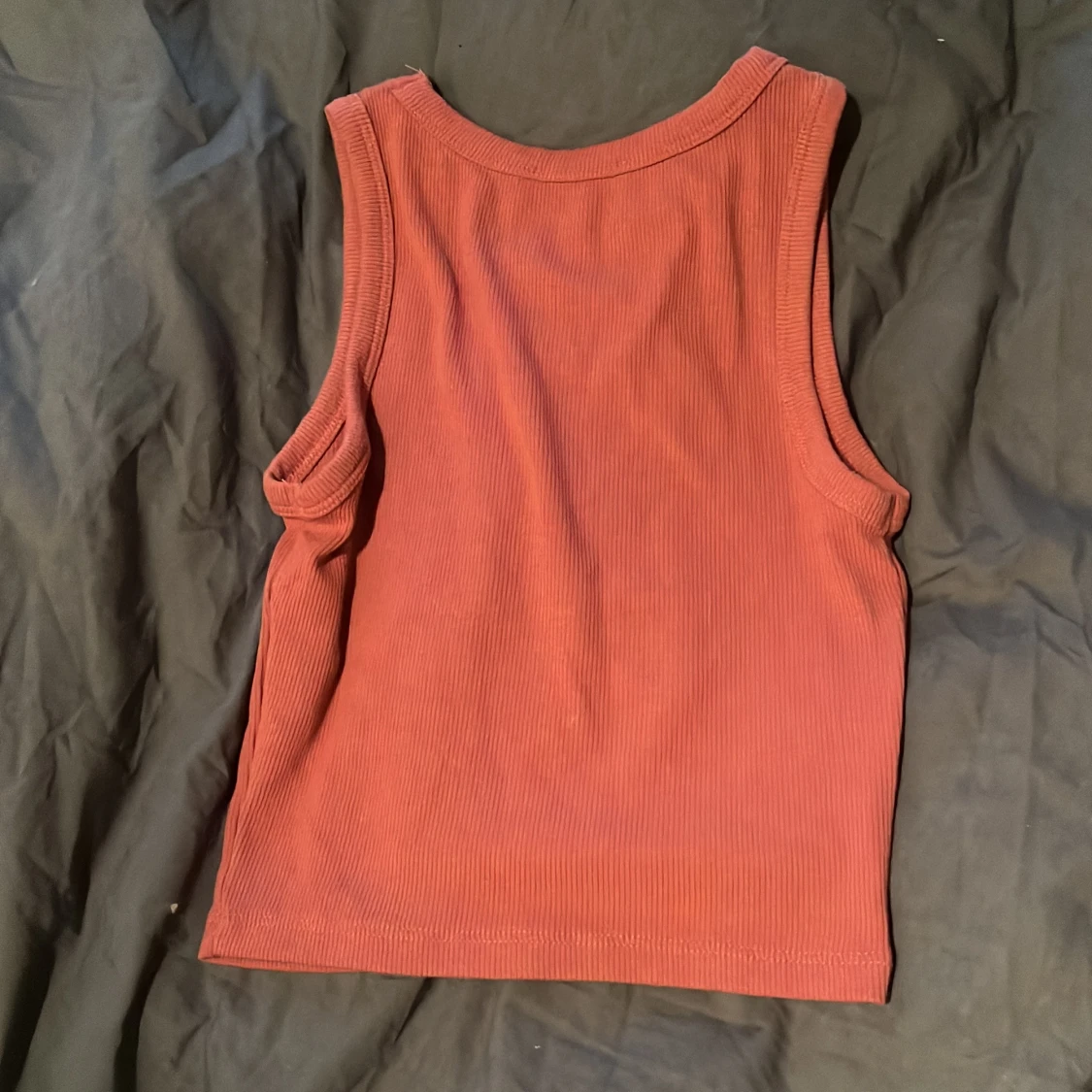 Rostfärgad ribbad linnetopp XS - 1