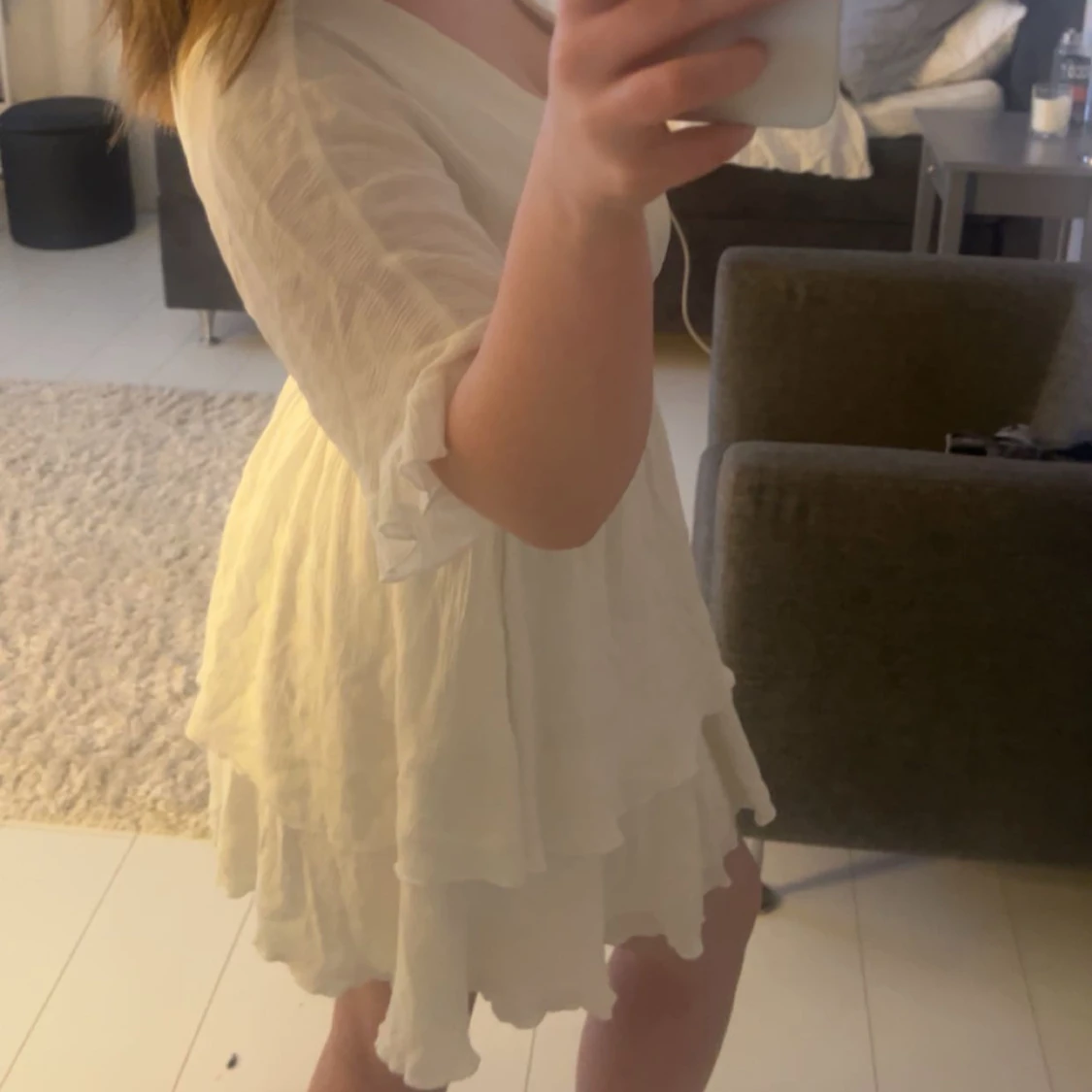 Vit omlottklänning med volang - 2